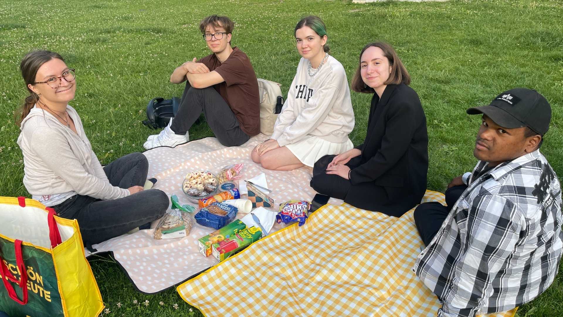 Picknick zum Semesterabschlusss der Uni-Freunde