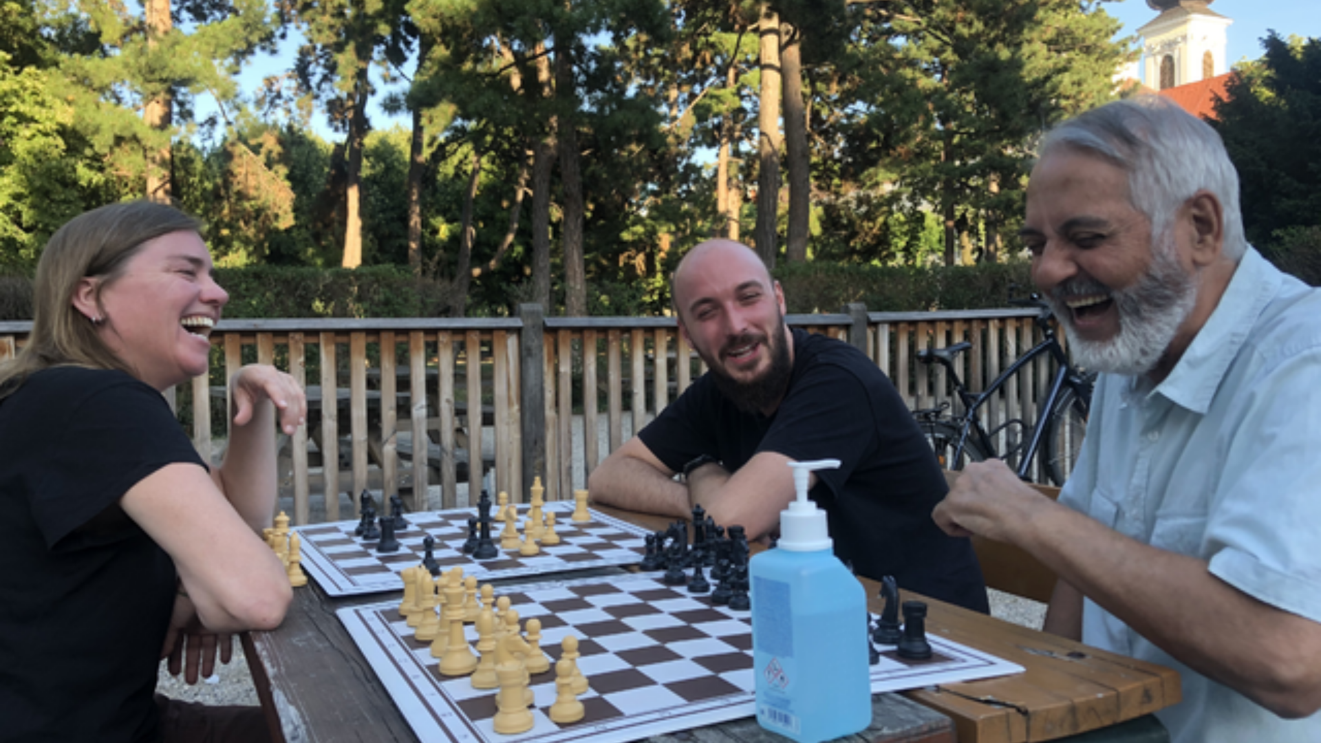 Jeden Montag: Freunde Sommer Schachsalon